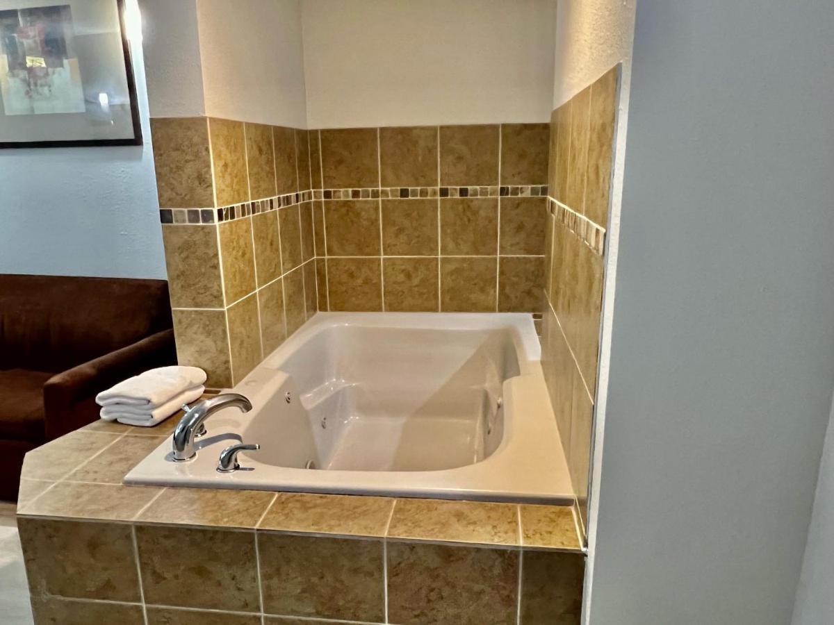 Hometowne Studios & Suites Washington Ngoại thất bức ảnh